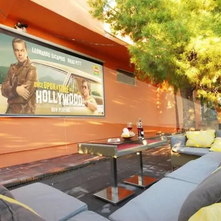 Seaview Pool With Cinema Up To 26