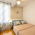 Seaview Pool With Cinema Up To 26