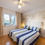 Seaview Pool With Cinema Up To 26