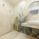 Seaview Pool With Cinema Up To 26 فيلة