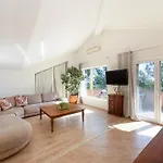 Seaview Pool With Cinema Up To 26 فيلة