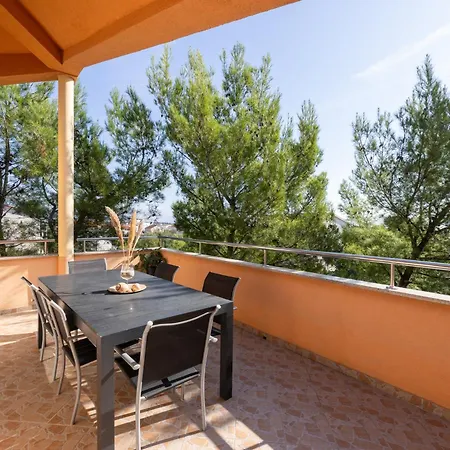 Dalmacroa With Cinema And Pool Up To 34 Villa