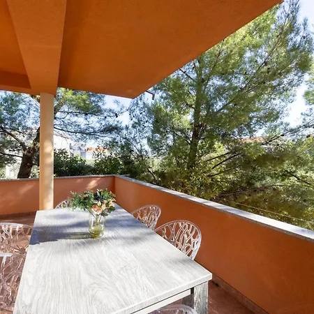 Seaview Pool With Cinema Up To 26 Kastela