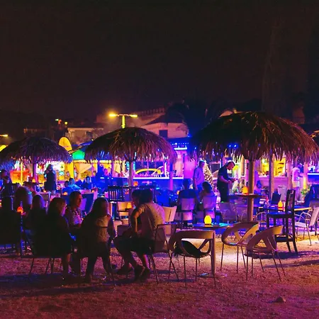Seaview Pool With Cinema Up To 26